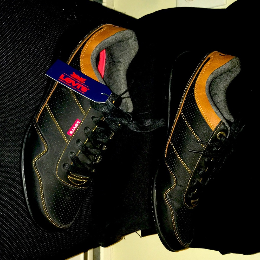 Mens shoes sizes 10. Received as a gift not my style